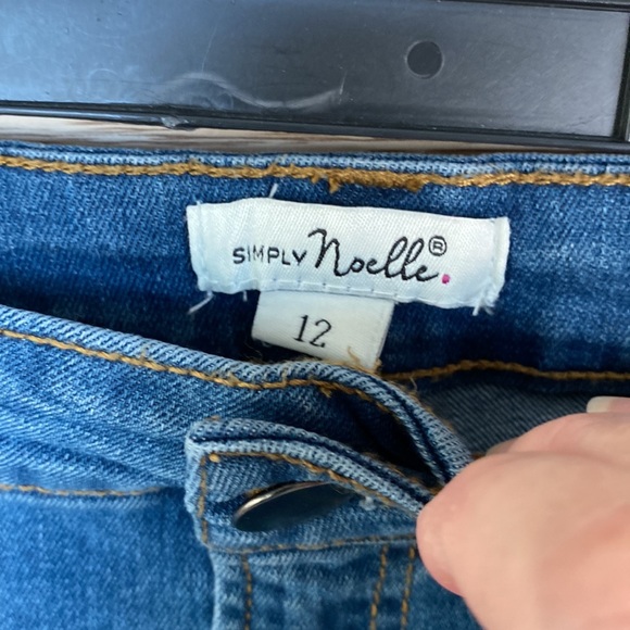 Simply Noelle Jeans Whisker Distressed Design Size 12 - Picture 5 of 7